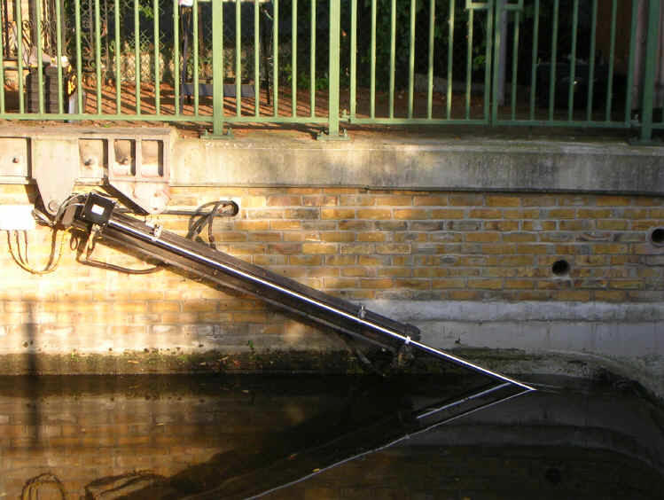 Click to see enlarged photograph of teloscopic position sensor.